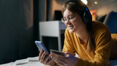 A women inputting her card information into her cell phone. 